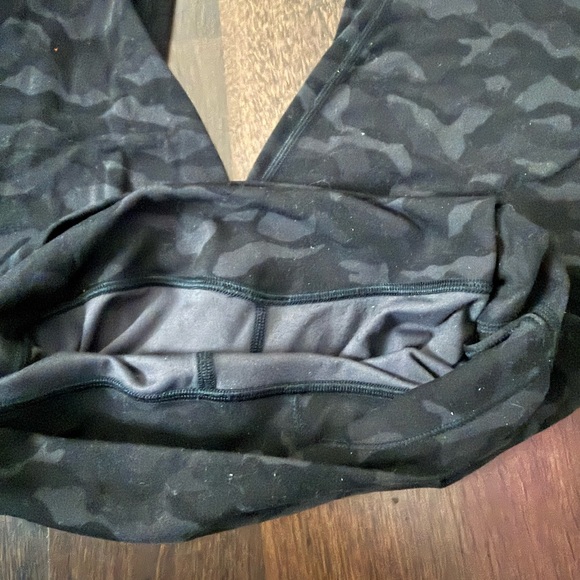 Lululemon Black Camouflage Leggings - Picture 9 of 10